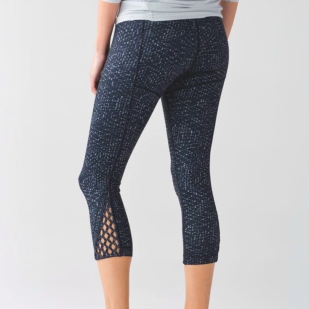Lululemon True Self Crop Legging Snake
Black 4
